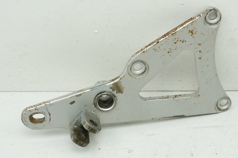 SUZUKI RG 125 NF12B GAMMA Footrest Carrier Rider Right Holder Footrest Plate