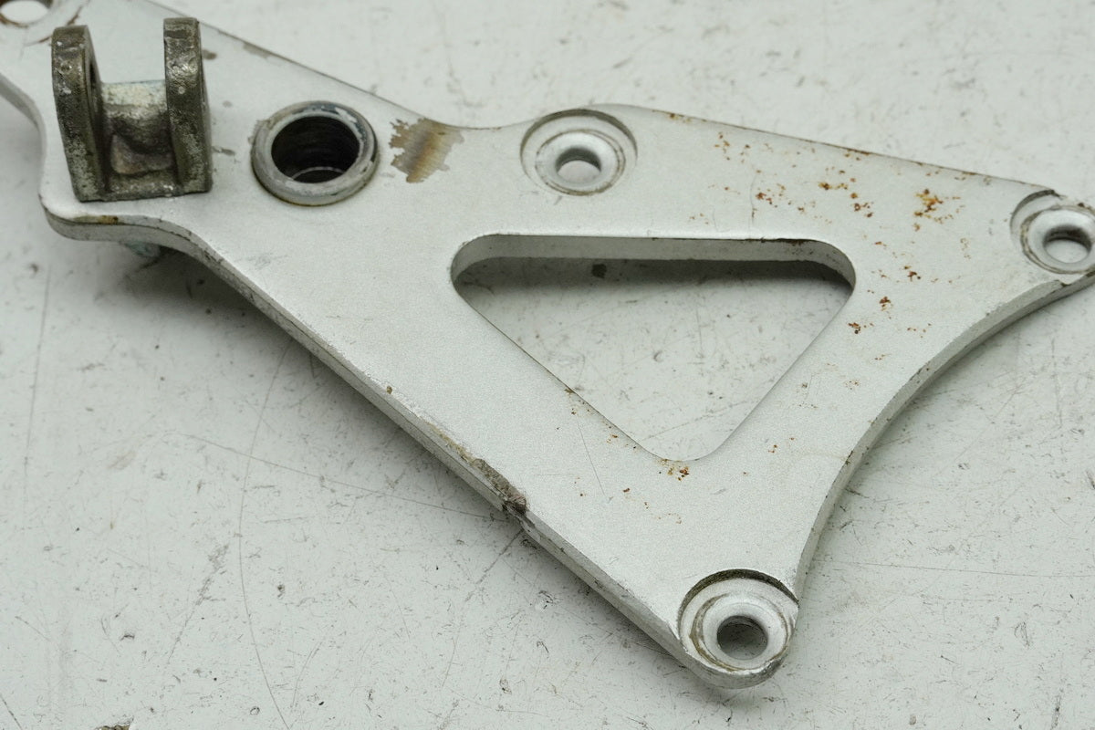 SUZUKI RG 125 NF12B GAMMA Footrest Carrier Rider Right Holder Footrest Plate