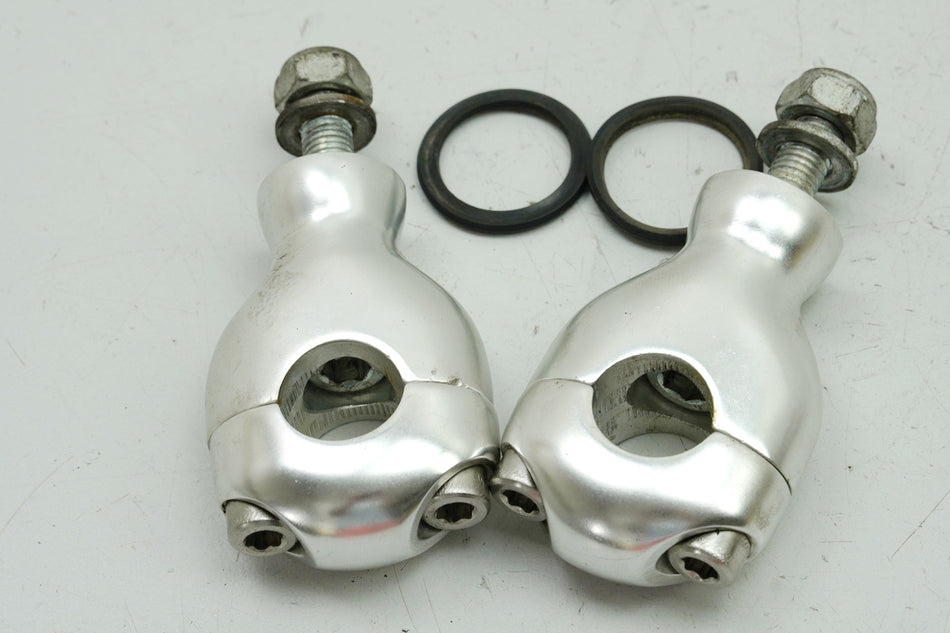 TRIUMPH SPEED TRIPLE 955 i 595 N Lenkerklemmung Halter Lenker Paar Riser