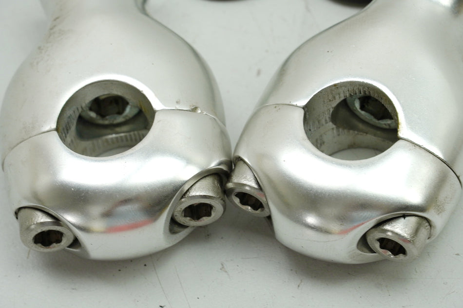 TRIUMPH SPEED TRIPLE 955 i 595 N Lenkerklemmung Halter Lenker Paar Riser
