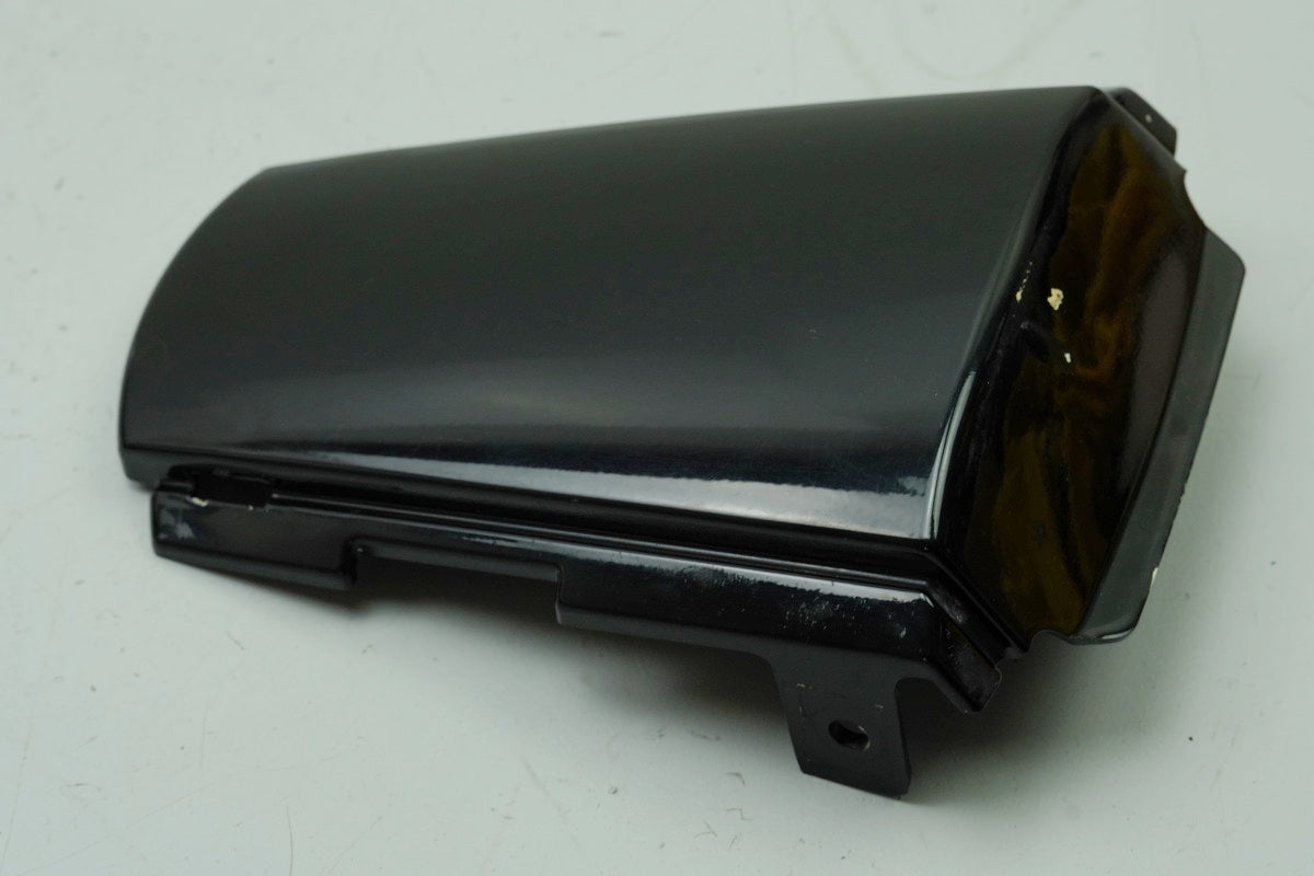 TRIUMPH SPEED TRIPLE 955 i 595 N Cubierta embellecedor trasero central T2304830