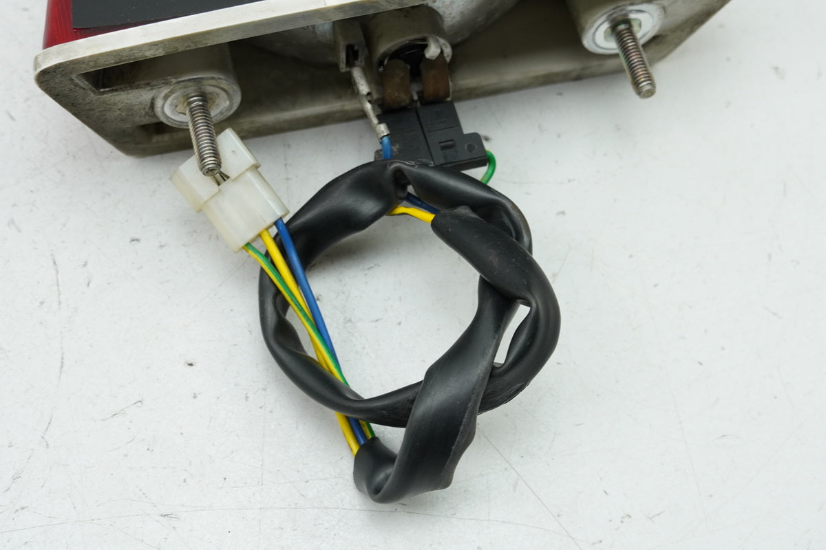 Aprilia Pegaso 650 GA (MX) Rücklicht Rückleuchte Glas Blende Rücklichtblende
