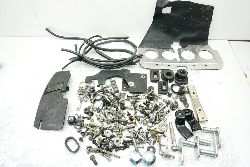 Yamaha FJ 1200 3CW Tornillos y Piezas Pequeñas y Soportes