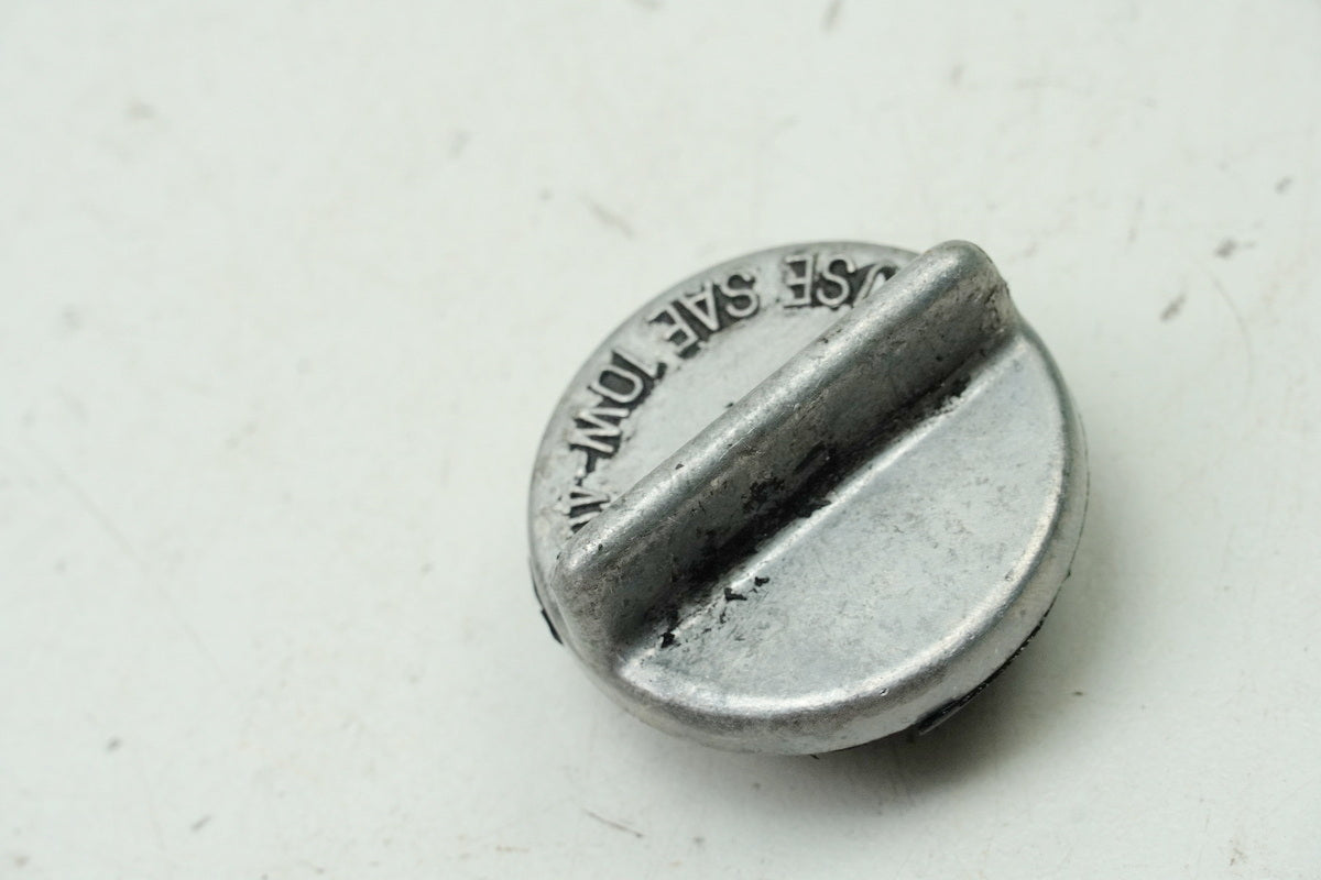KAWASAKI Z 750 E KZ750E Oil Filler Cap Cover Screw Oil
