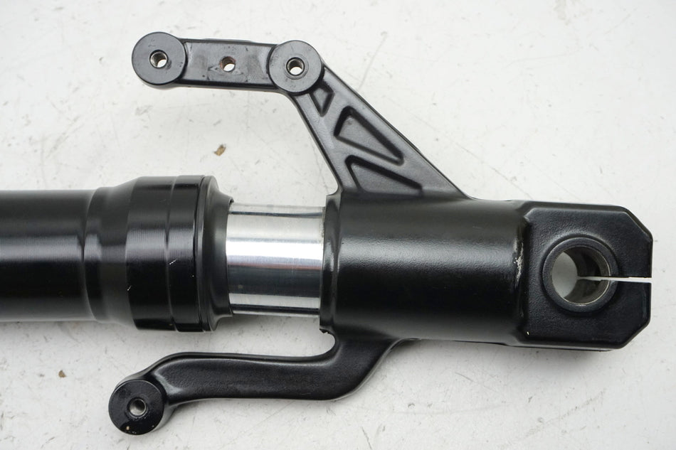 YAMAHA MT 125 A RE39 Puntera horquilla derecha