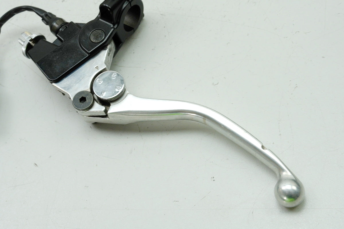 TRIUMPH SPEED TRIPLE 955 i 595 N Kupplungsarmatur Halter Kupplungshebel 2046583