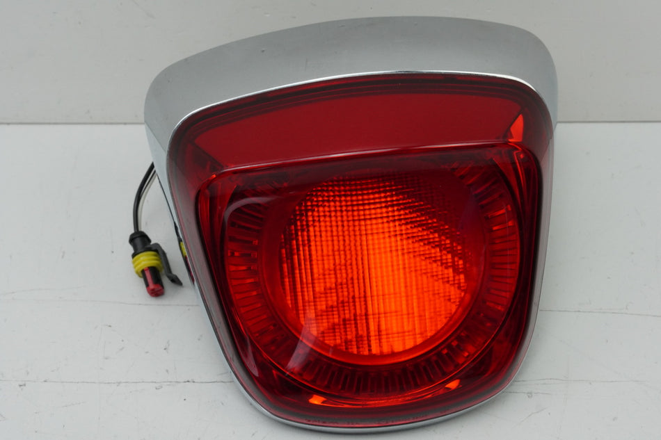 VESPA Primavera 50 4T 3V i-Get Luz trasera 1D002118 Piloto trasero
