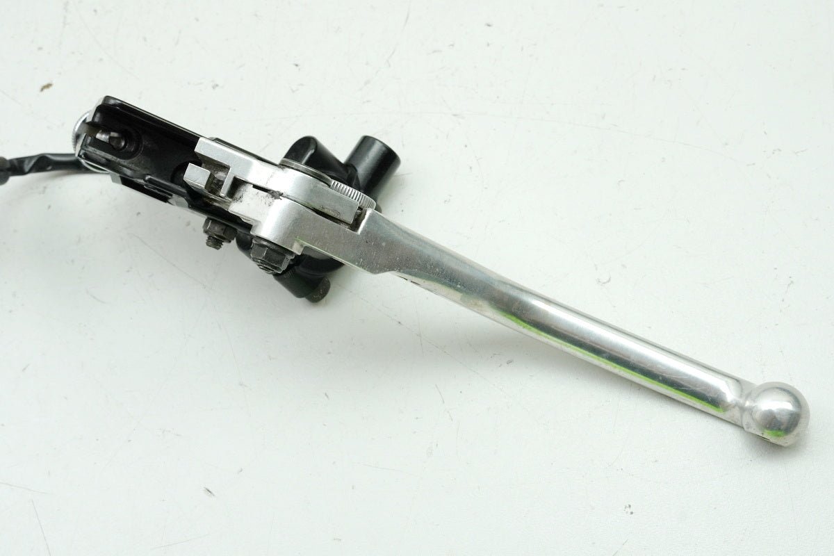 TRIUMPH SPEED TRIPLE 955 i 595 N Kupplungsarmatur Halter Kupplungshebel 2046583