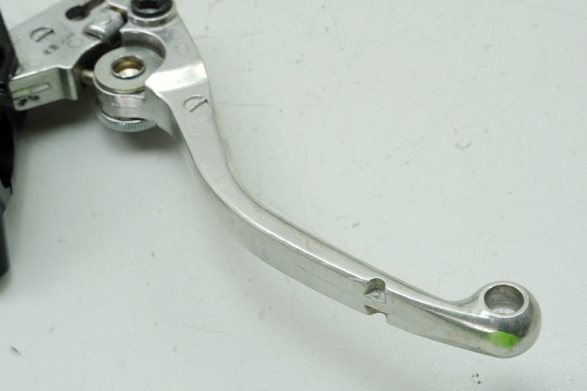 TRIUMPH SPEED TRIPLE 955 i 595 N Kupplungsarmatur Halter Kupplungshebel 2046583