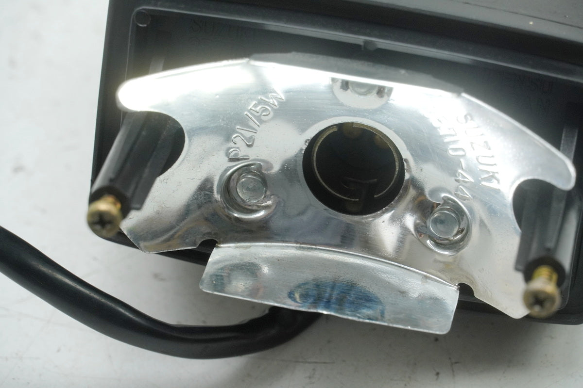 SUZUKI RG 125 NF12B GAMMA Rücklicht Gehäuse Fassung Lampe