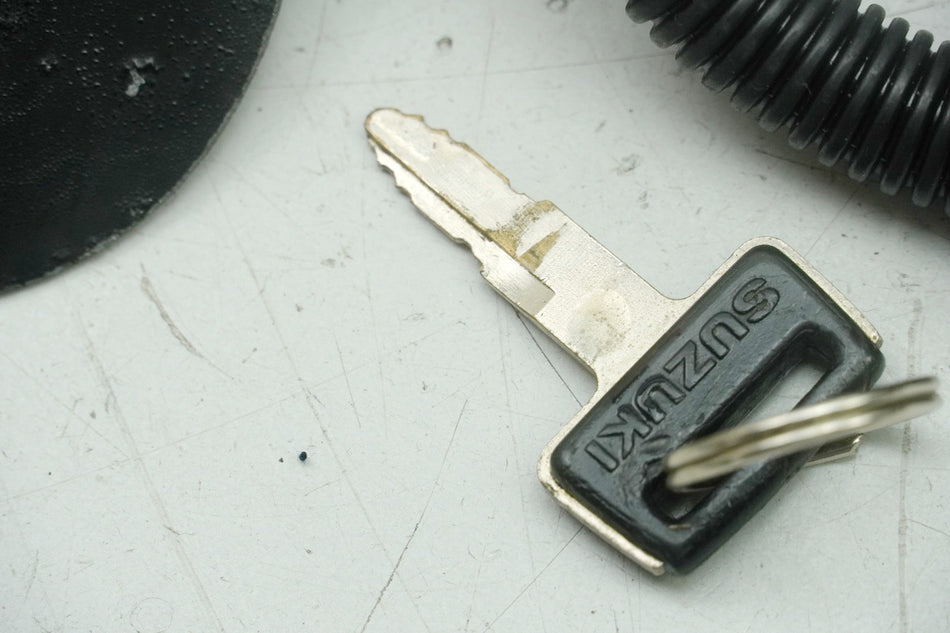 SUZUKI RG 125 NF12B GAMMA Juego de cerraduras, cerradura de encendido, tapa de combustible, 1 llave