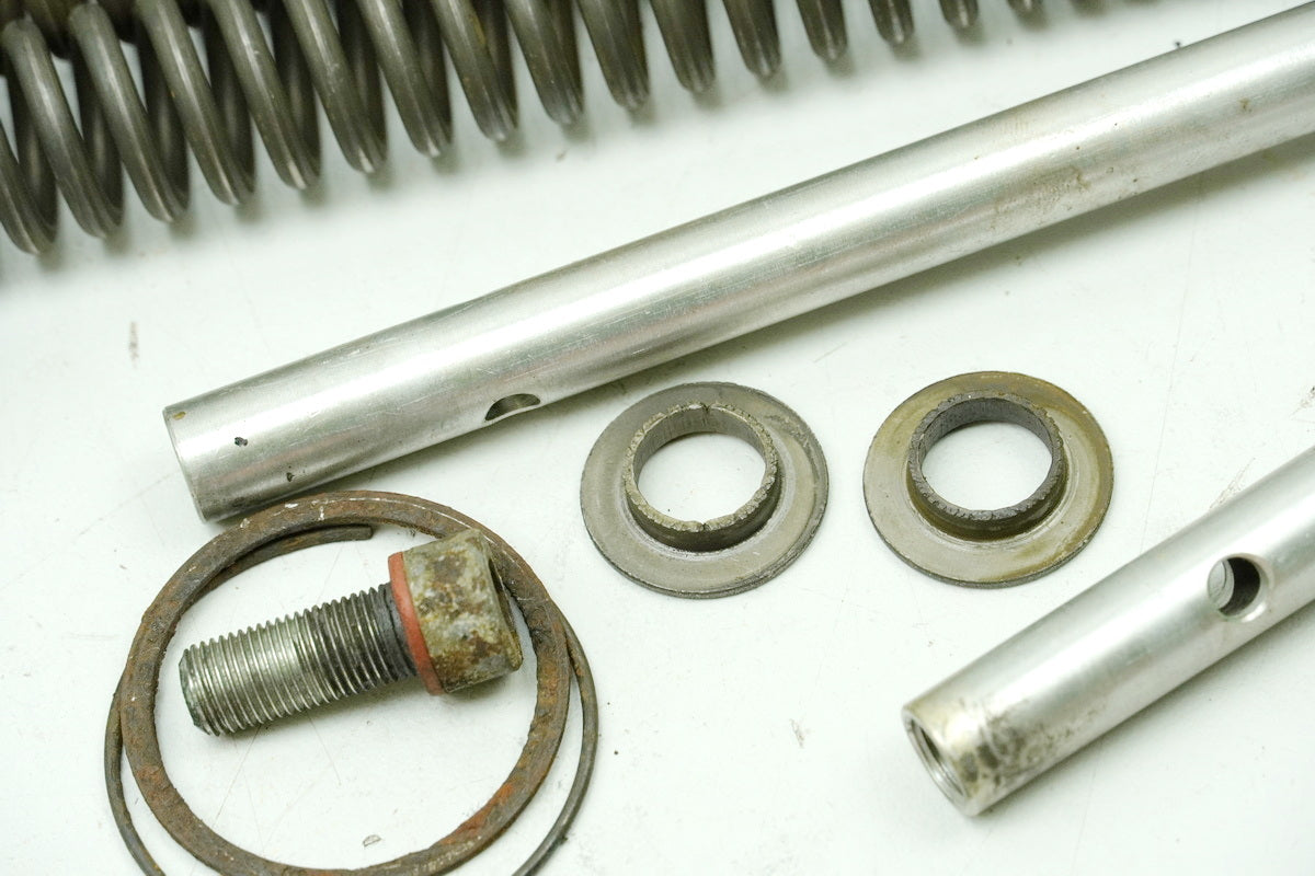 YAMAHA DS7 250 Piezas internas de horquilla Amortiguador Muelle Cartucho Casquillo