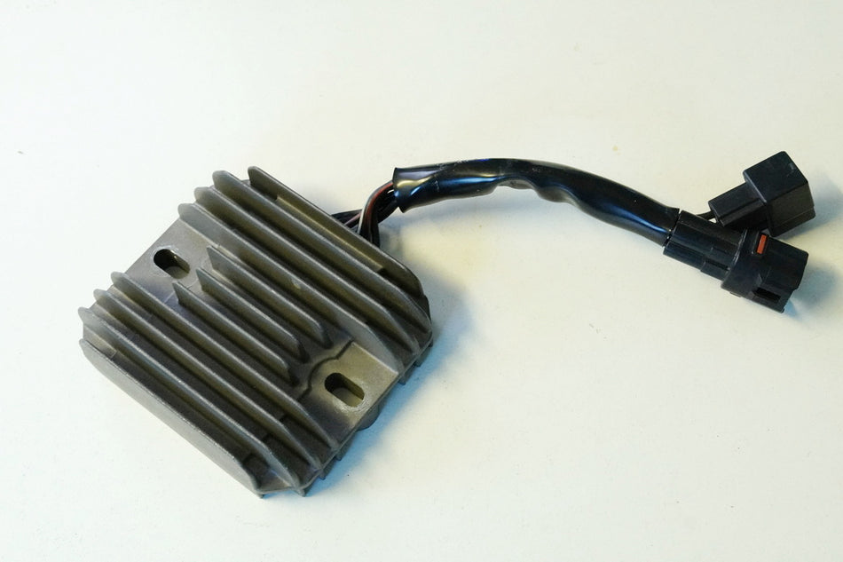 SUZUKI GSX-R 750 WVCF 600 WVCE K6 K7 regulador de voltaje original rectificador
