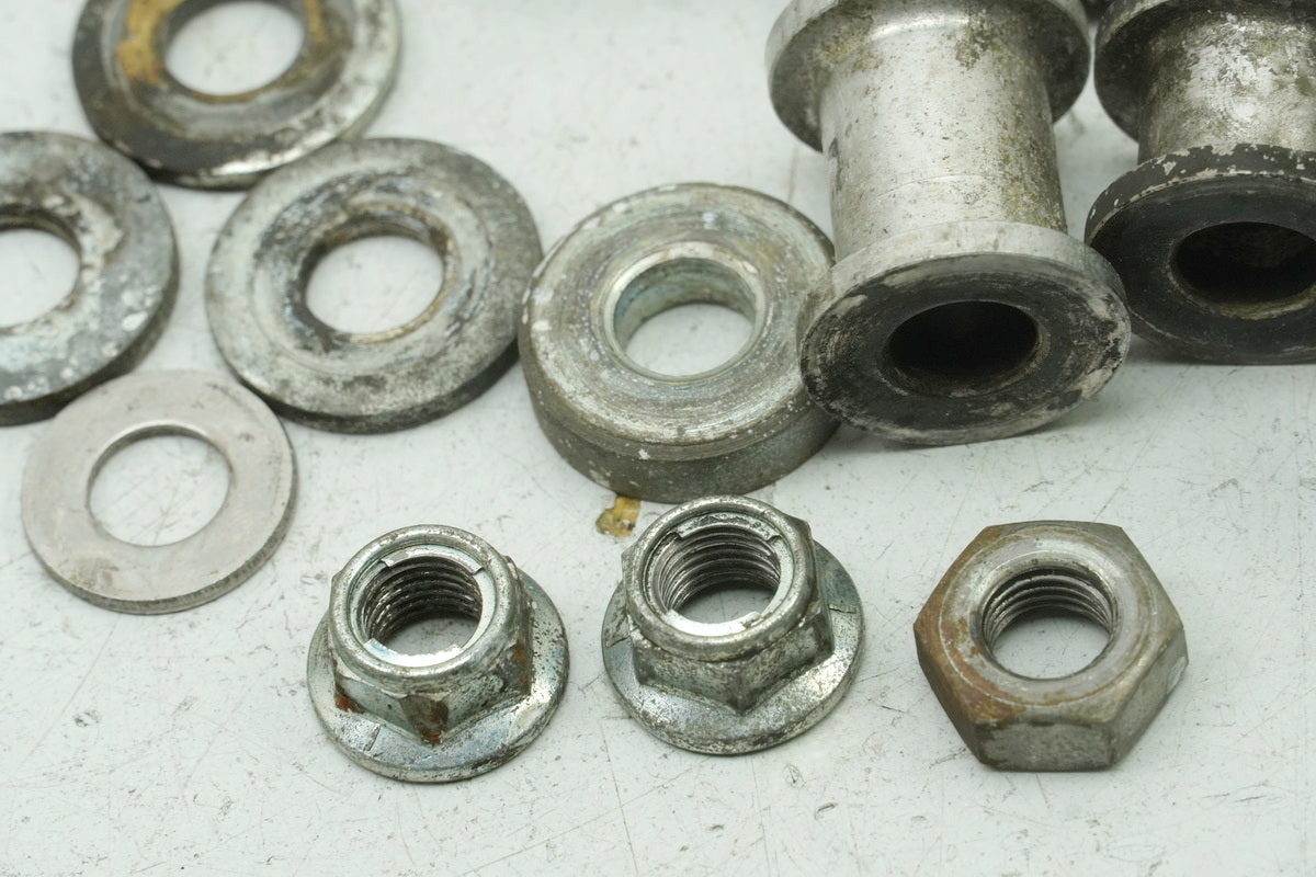 SUZUKI RG 125 NF12B GAMMA Bracket Engine Axle Bolts Screws Engine Mount