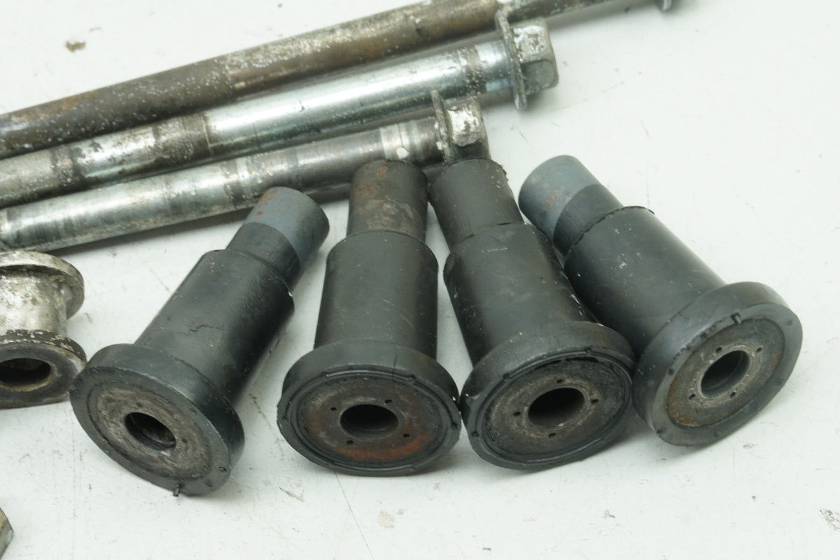 SUZUKI RG 125 NF12B GAMMA Bracket Engine Axle Bolts Screws Engine Mount