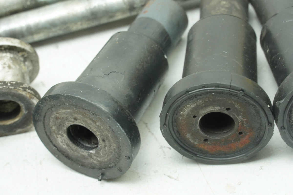 SUZUKI RG 125 NF12B GAMMA Bracket Engine Axle Bolts Screws Engine Mount