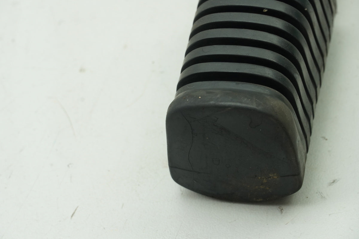 KAWASAKI Z 750 E KZ750E Footrest Pillion Right Rear Footrest Rubber Holder