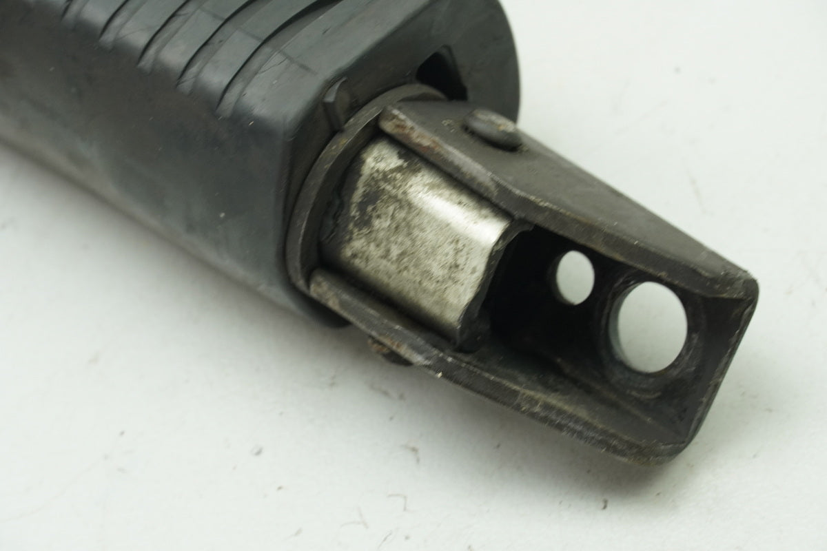 KAWASAKI Z 750 E KZ750E Footrest Pillion Right Rear Footrest Rubber Holder