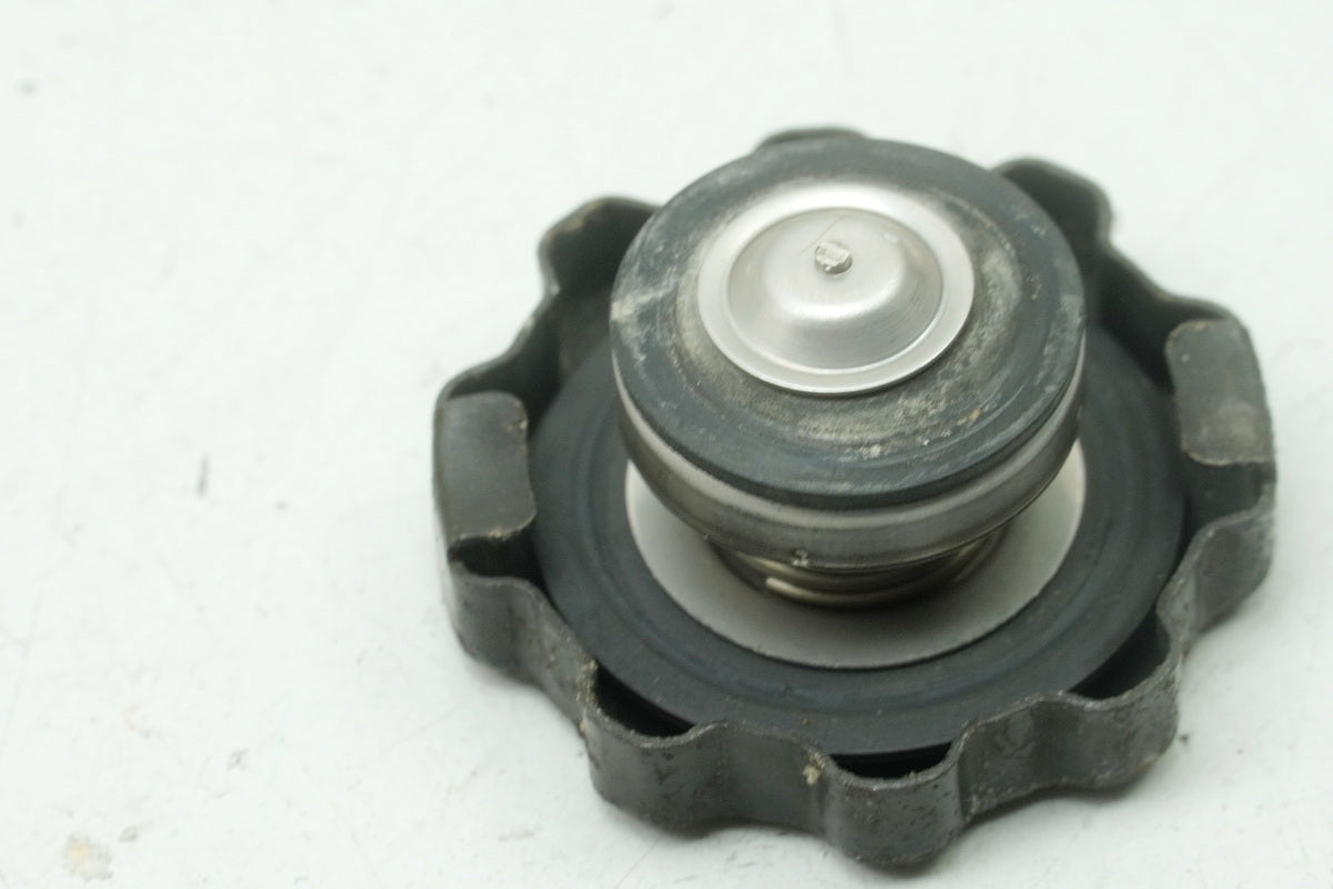 SUZUKI RG 125 NF12B GAMMA Kühlerdeckel Wasserkühler Deckel Verschluß Kühler