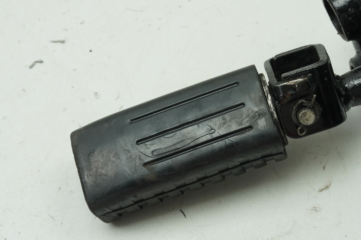 KAWASAKI Z 750 E KZ750E Footrest Rider Right Front Footrest Rubber Holder Plate