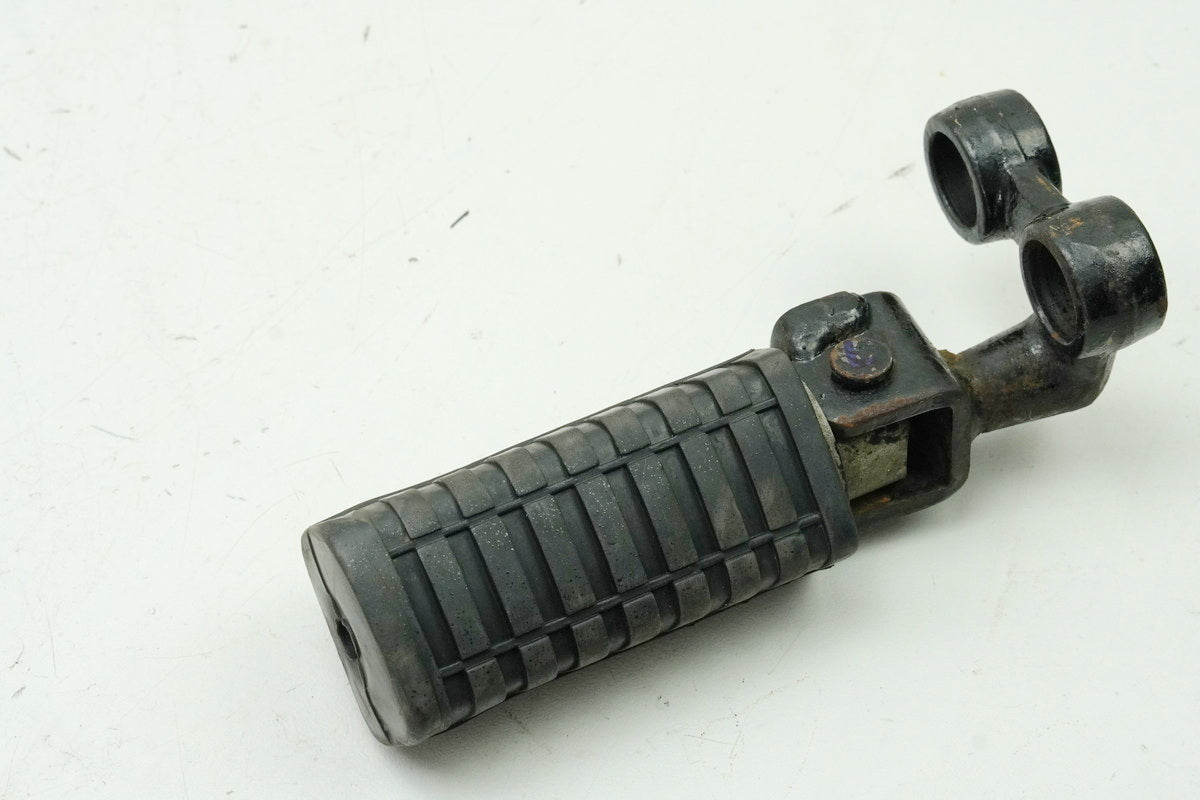 KAWASAKI Z 750 E KZ750E Footrest Rider Left Front Footrest Rubber Holder Plate