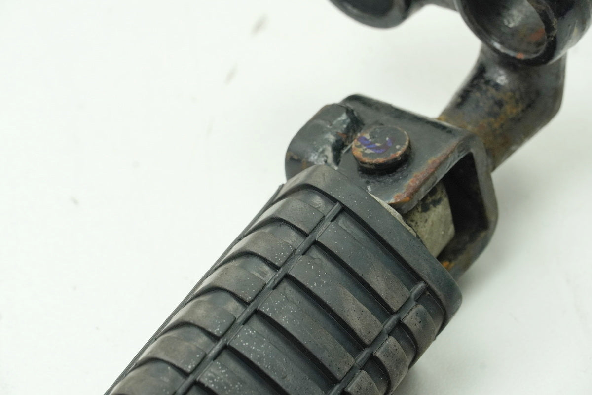 KAWASAKI Z 750 E KZ750E Footrest Rider Left Front Footrest Rubber Holder Plate