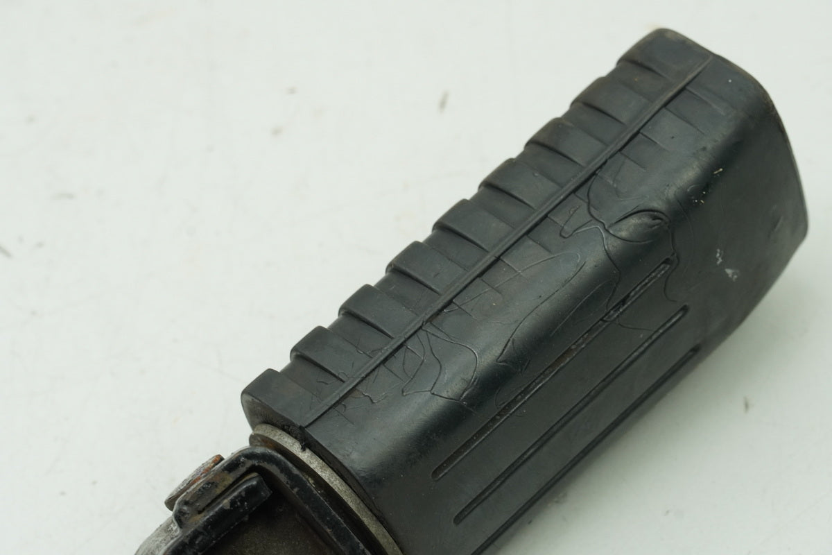 KAWASAKI Z 750 E KZ750E Footrest Rider Left Front Footrest Rubber Holder Plate