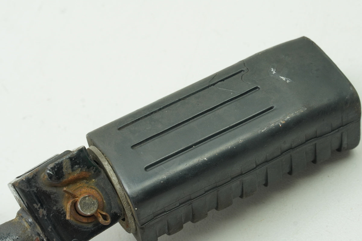 KAWASAKI Z 750 E KZ750E Footrest Rider Left Front Footrest Rubber Holder Plate