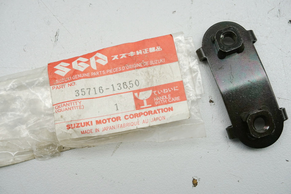 Suzuki Soporte de luz trasera original 35716-13650 TS50 TS80 TS100 - NUEVO