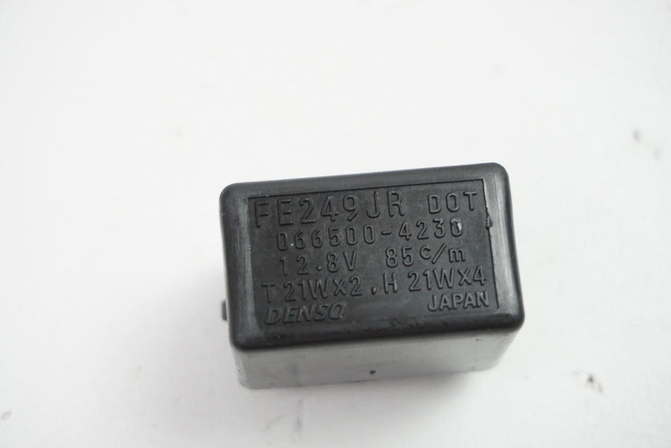 SUZUKI GSX-R 750 WVCW K8 K9 L0 600 Blinkrelais Blinkgeber Blinkerrelais