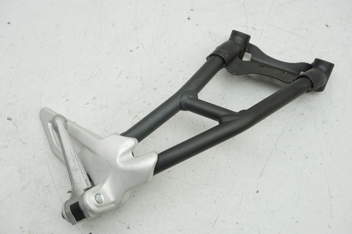 MV AGUSTA BRUTALE 800 DRAGSTER RR B322BB Reposapiés trasero derecho
