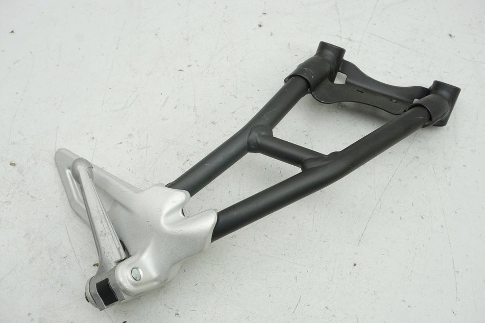 MV AGUSTA BRUTALE 800 DRAGSTER RR B322BB Reposapiés trasero derecho