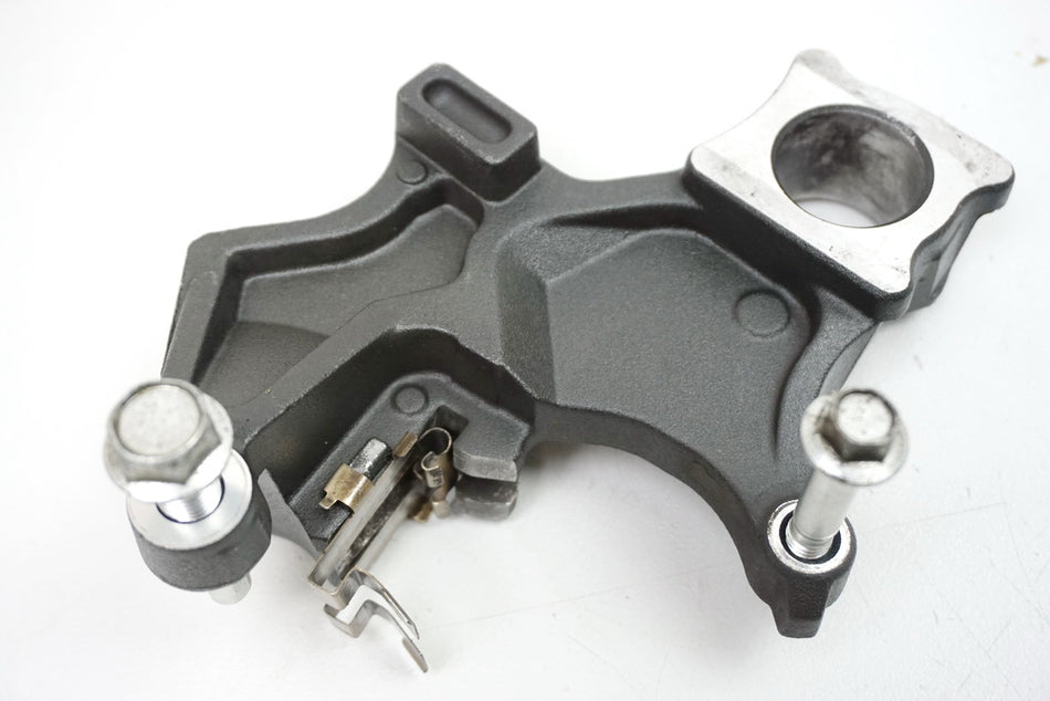 SUZUKI GSX-R 600 WVCV Placa de anclaje de pinza de freno trasera Soporte de placa de anclaje de freno