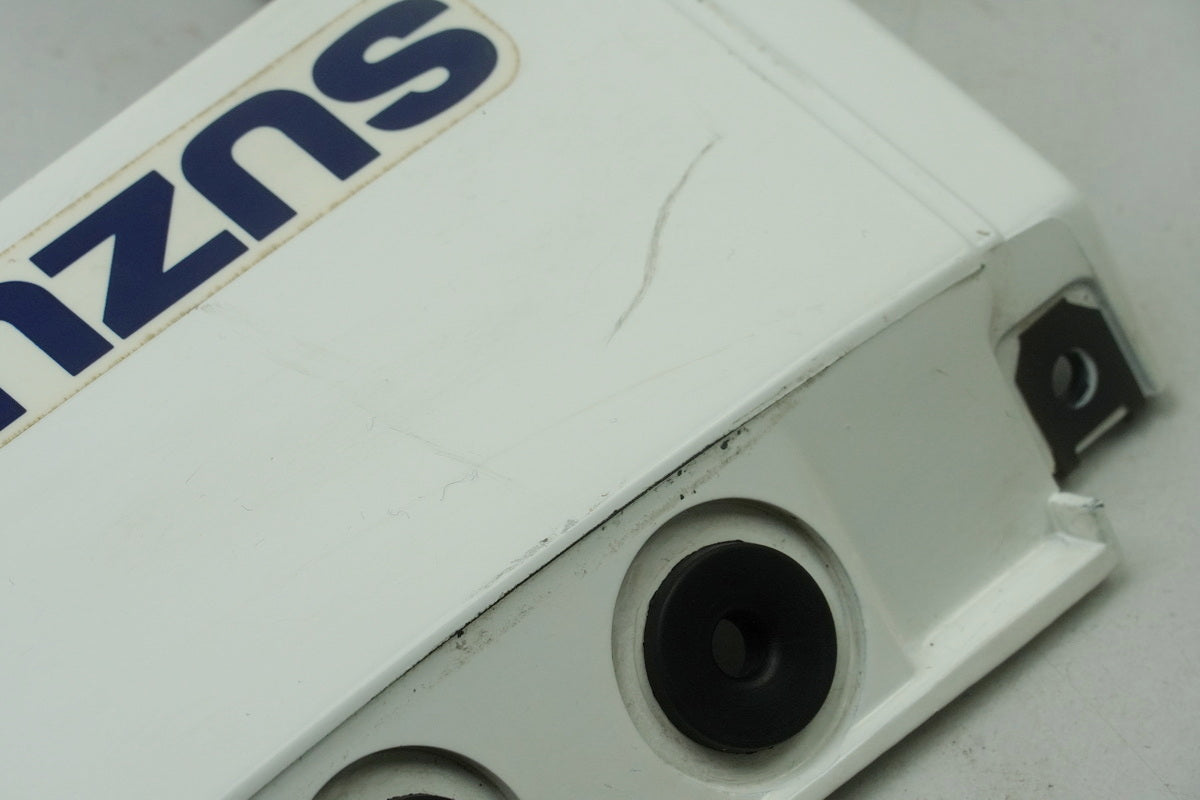 SUZUKI RGV 250 Verkleidung Heck mitte Abdeckung Cover Blende Heckverkleidung