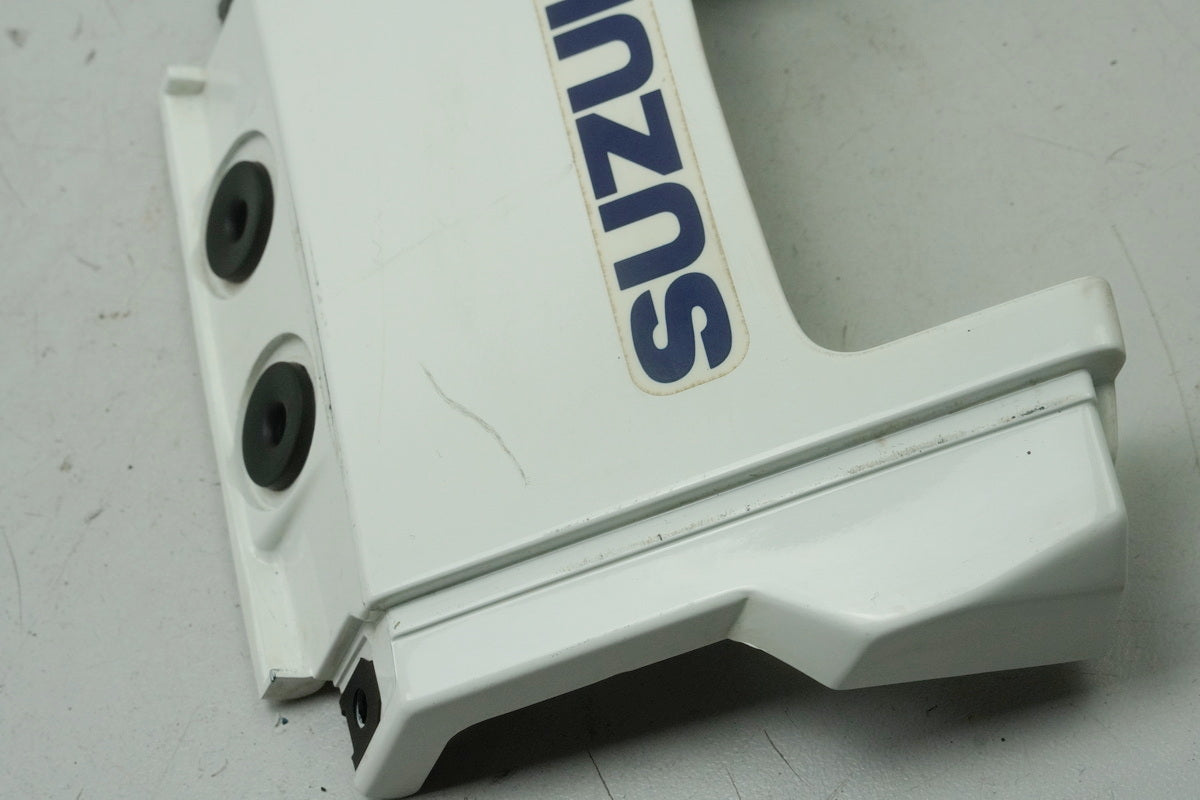 SUZUKI RGV 250 Verkleidung Heck mitte Abdeckung Cover Blende Heckverkleidung