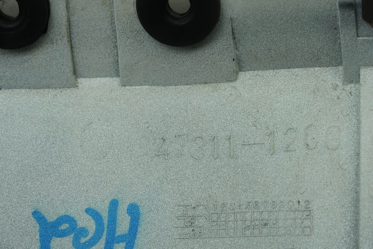 SUZUKI RGV 250 Verkleidung Heck mitte Abdeckung Cover Blende Heckverkleidung