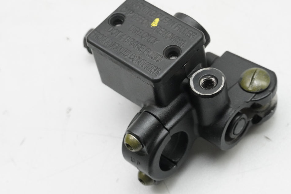 VESPA Primavera 50 4T 3V i-Get Bremszylinder vorn Bremspumpe original CM074902