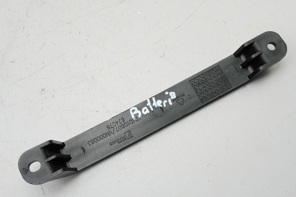 VESPA Primavera 50 4T 3V i-Get Haltebügel Batterie Halter 674076