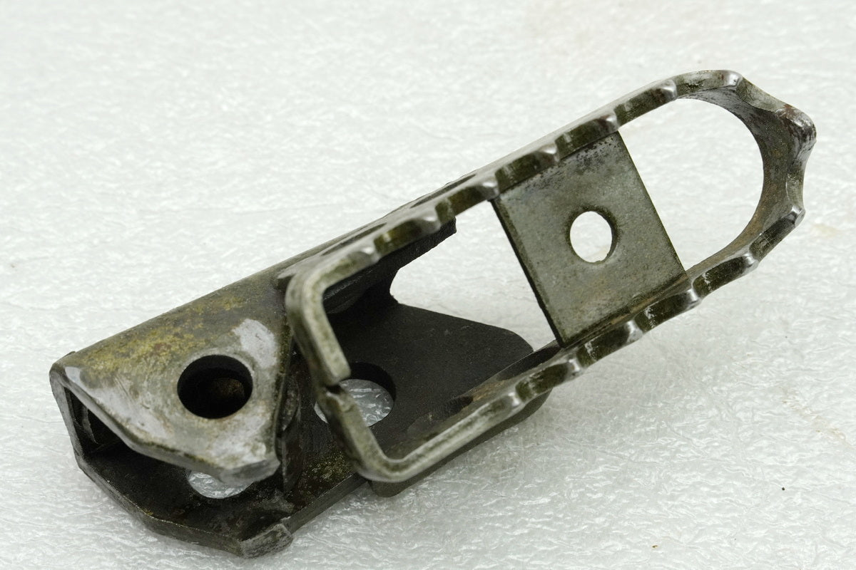 YAMAHA DT 125 R 4BL Footrest Rider Right Footrest original