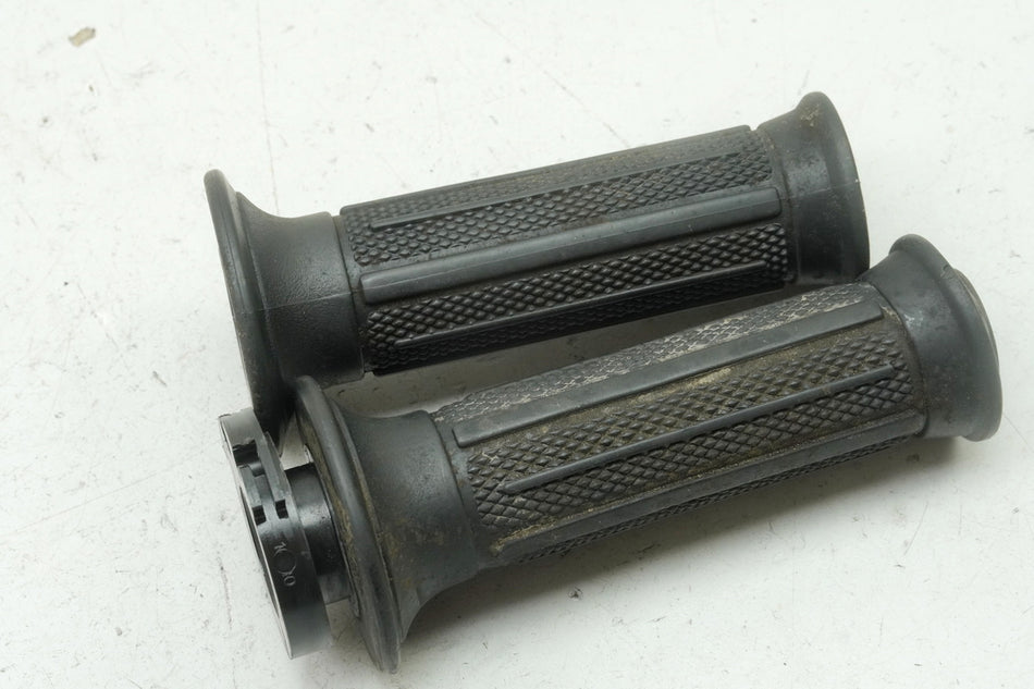 SUZUKI RG 125 NF12B GAMMA Puño del acelerador Empuñaduras de manillar Puños