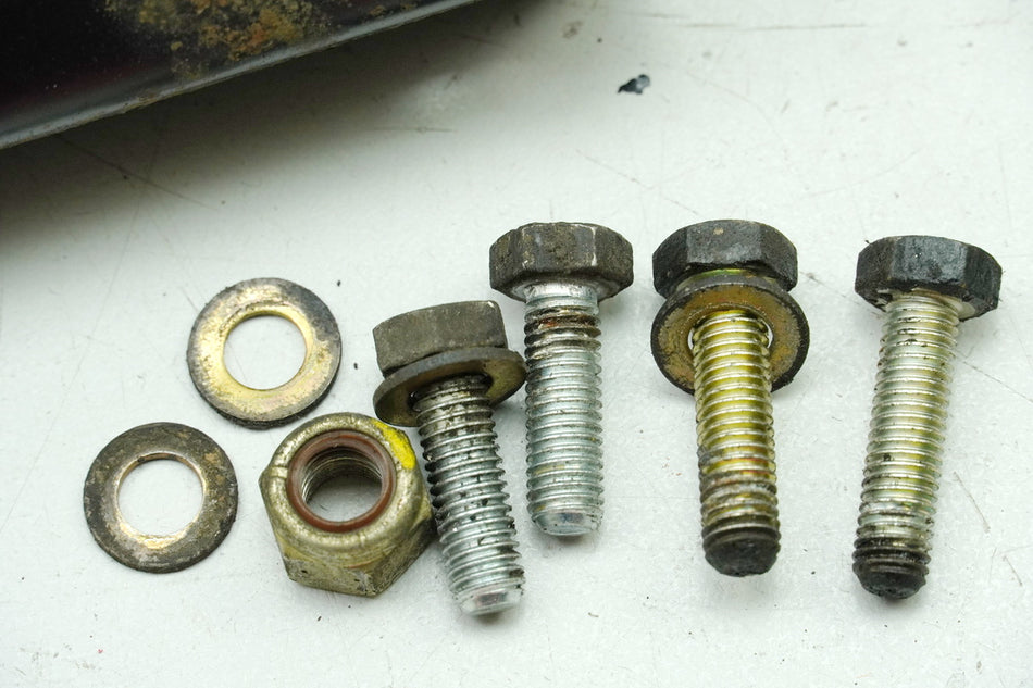 PEUGEOT Speedfight 2 50 AC VGAS1B0KA Halterung Motor Achse Schrauben Motorhalter