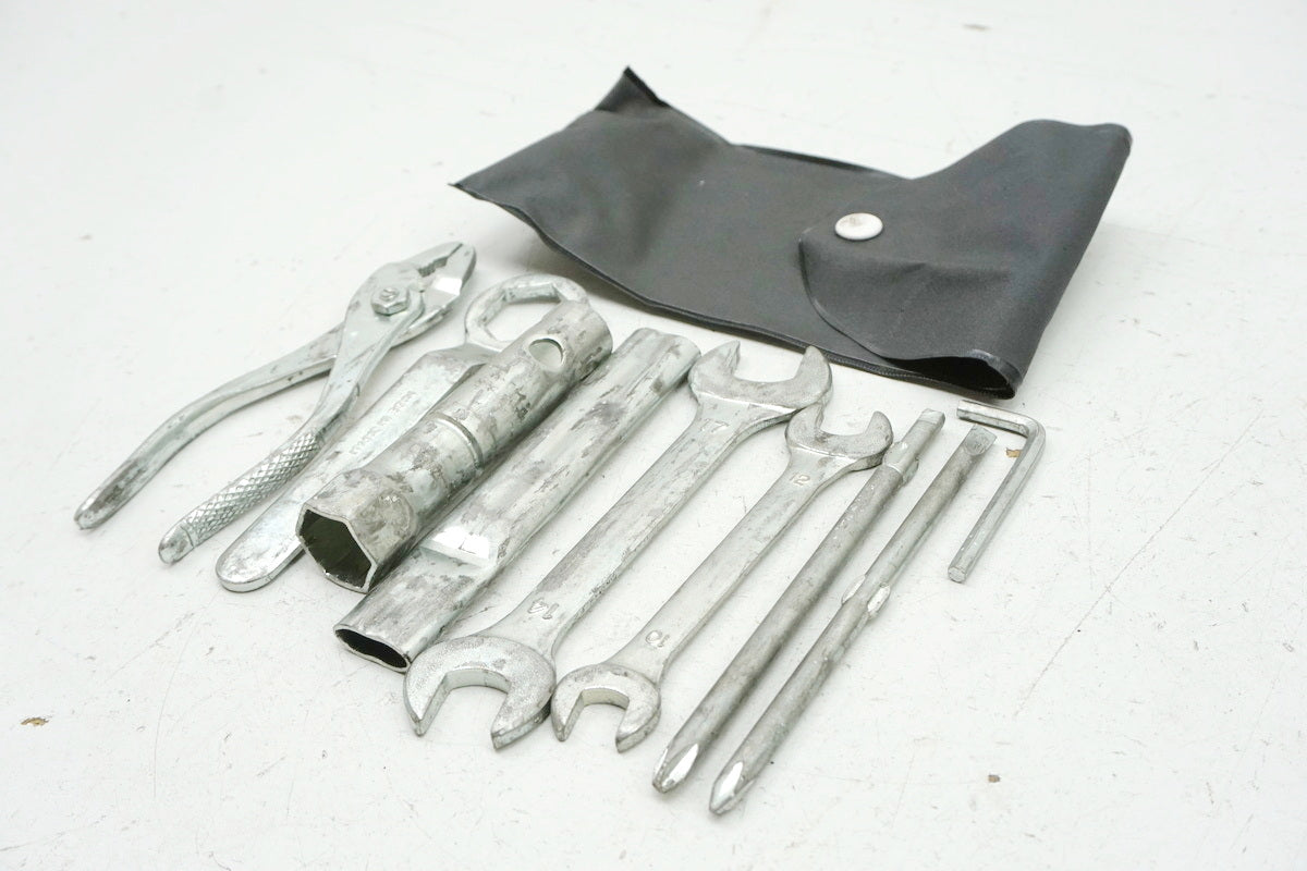 SUZUKI TU 125 XT On-board tool kit (for frame, chassis, fairing)