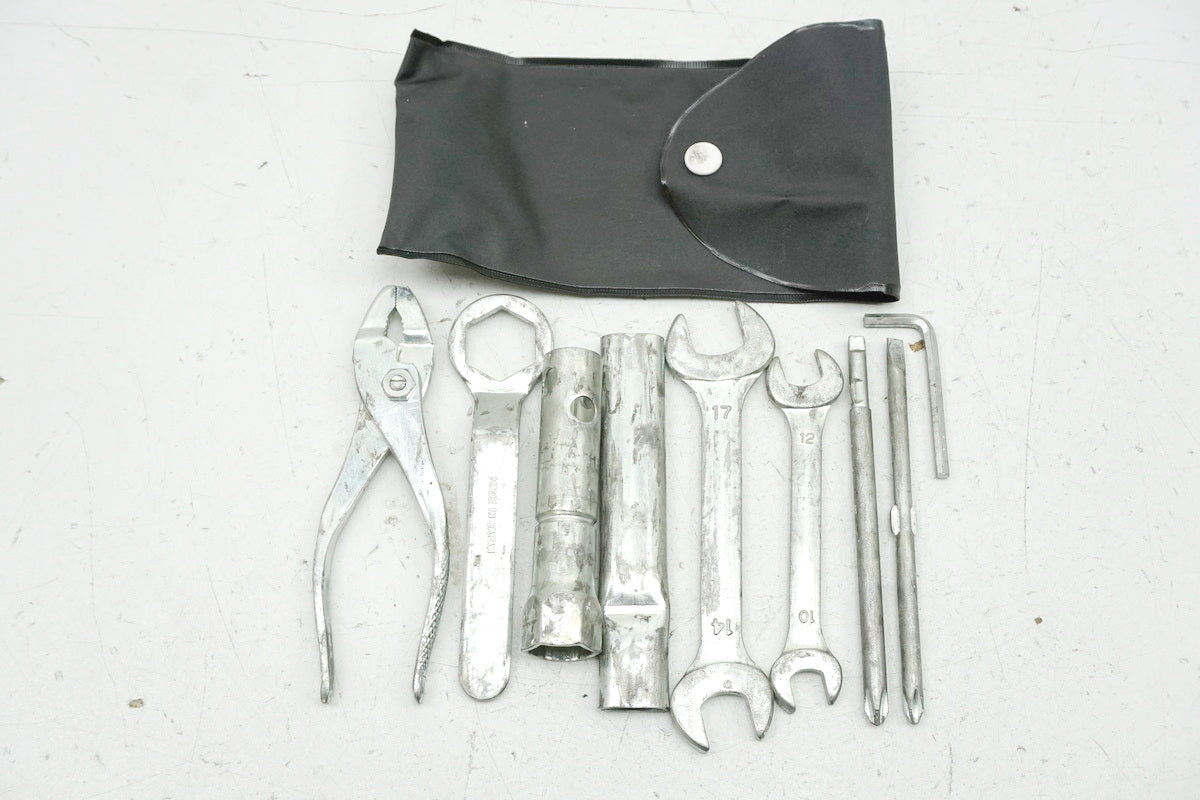 SUZUKI TU 125 XT On-board tool kit (for frame, chassis, fairing)