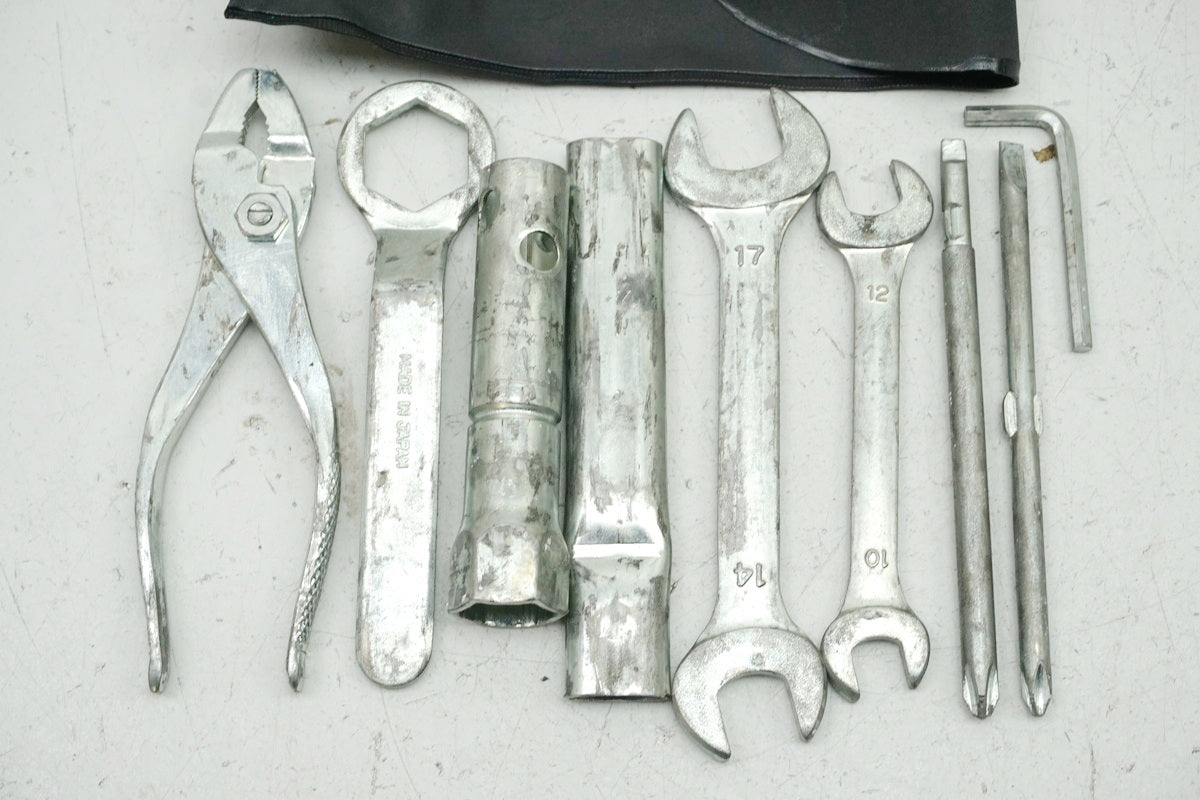 SUZUKI TU 125 XT On-board tool kit (for frame, chassis, fairing)