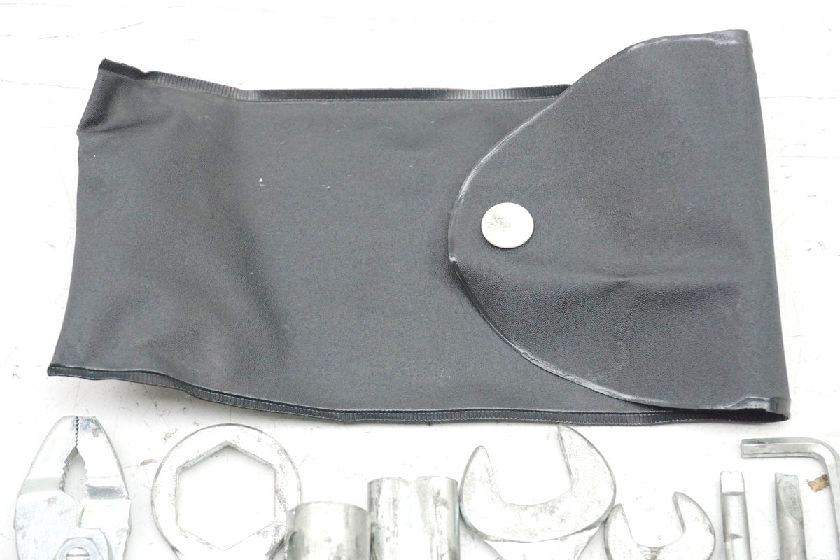 SUZUKI TU 125 XT On-board tool kit (for frame, chassis, fairing)
