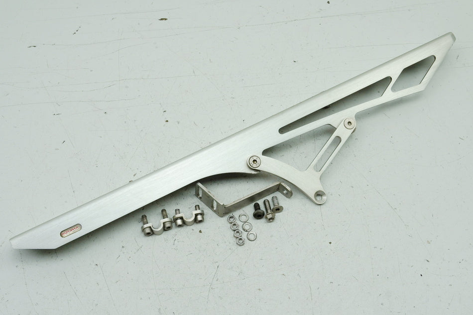 TRIUMPH SPEED TRIPLE 955 i 595 N Kettenschutz Rizoma Alu Abdeckung Schwinge Cover