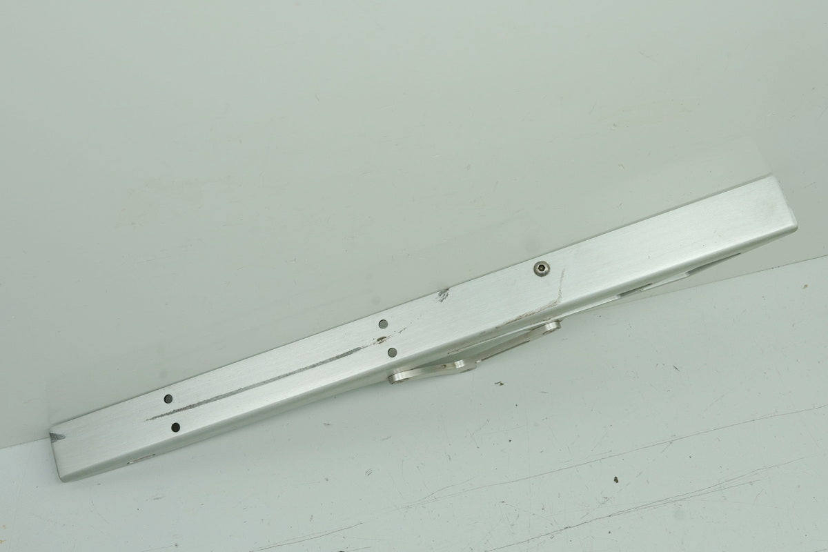 TRIUMPH SPEED TRIPLE 955 i 595 N Protector de cadena Rizoma de aluminio Cubierta basculante