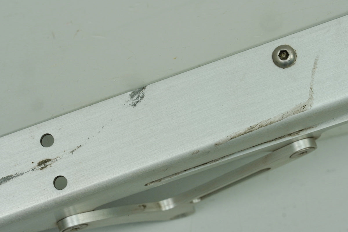 TRIUMPH SPEED TRIPLE 955 i 595 N Protector de cadena Rizoma de aluminio Cubierta basculante