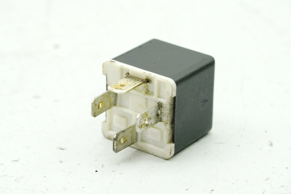 TRIUMPH SPEED TRIPLE 955 i 595 N Relais Hella 12V 01RA001  4RA940010-71