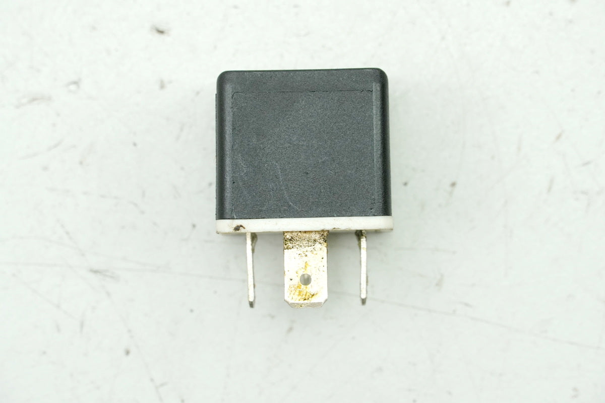 TRIUMPH SPEED TRIPLE 955 i 595 N Relé Hella 12V 01RA001 4RA940010-71